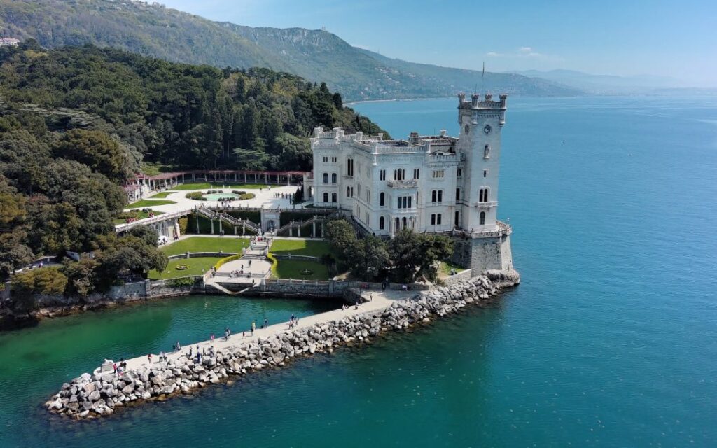 Il castello di Miramare è un'autentica meraviglia