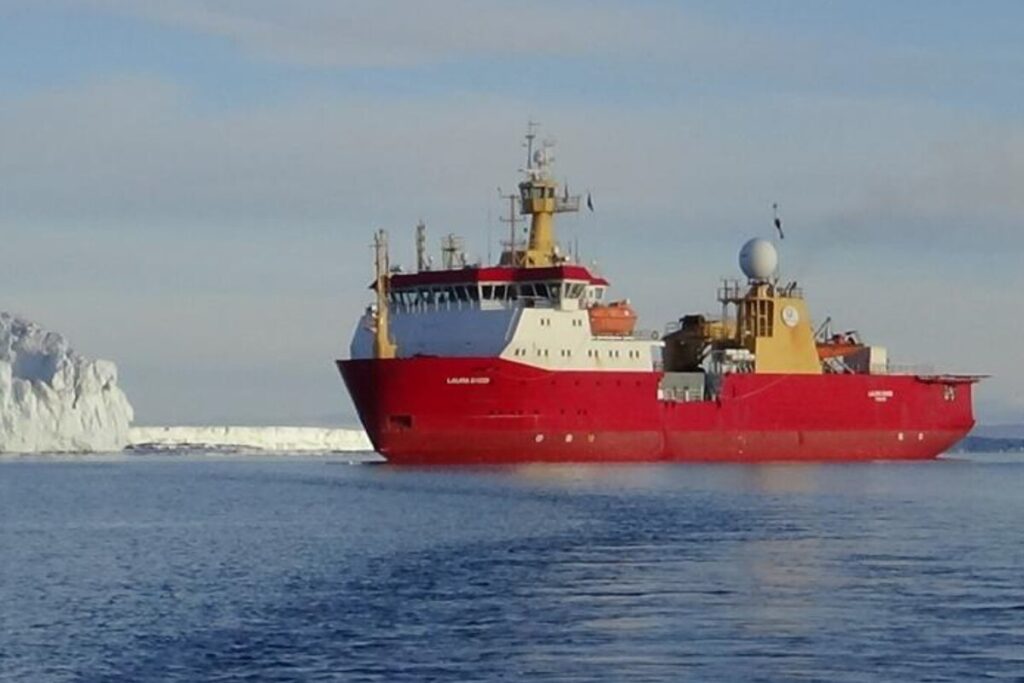 Laura Bassi, la nave dell'OGS che va in missione in Antartide