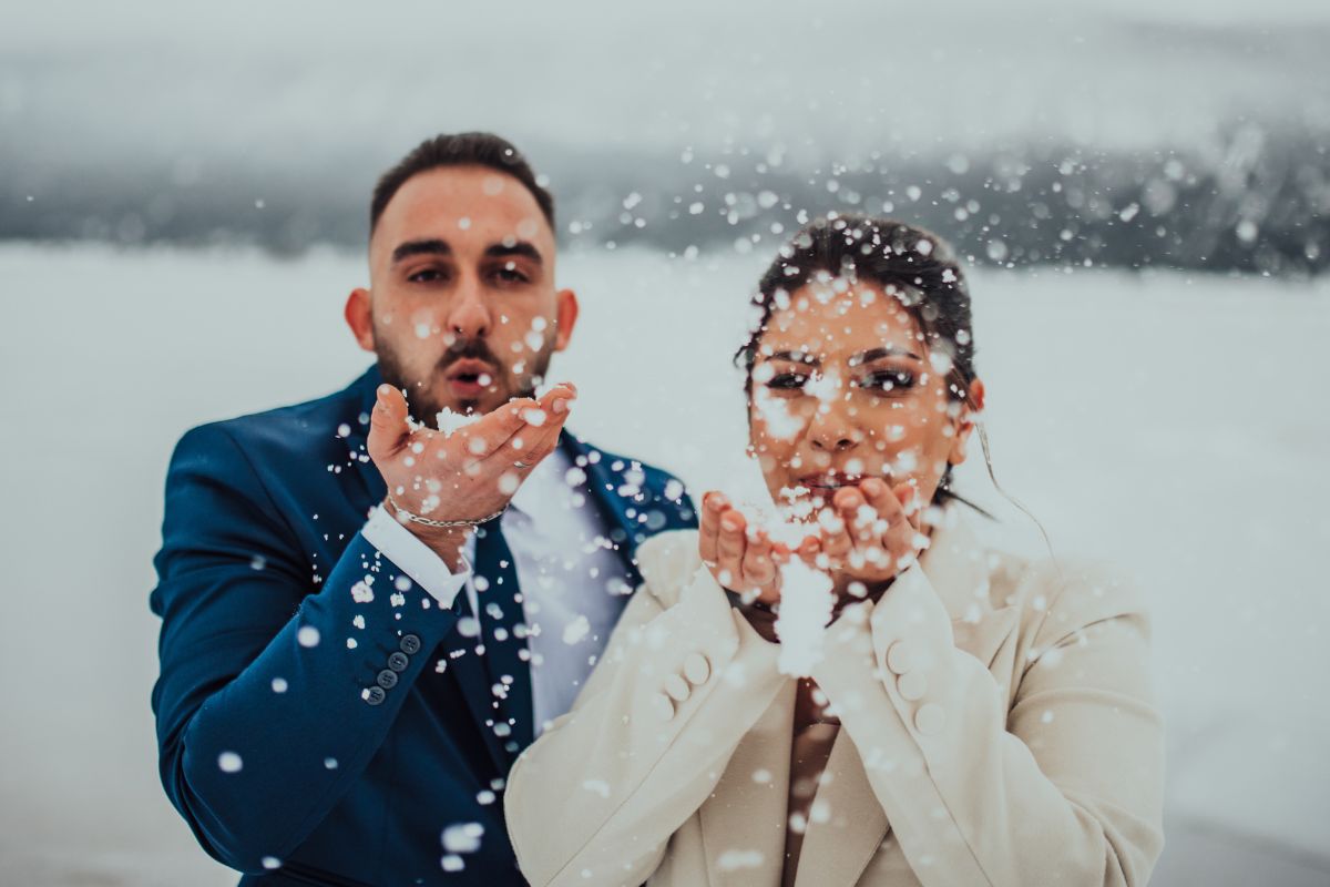 L’amore non conosce stagioni. Ecco dove volare per una luna di miele d’inverno piena di emozioni — tra neve, spa e tramonti lontani.